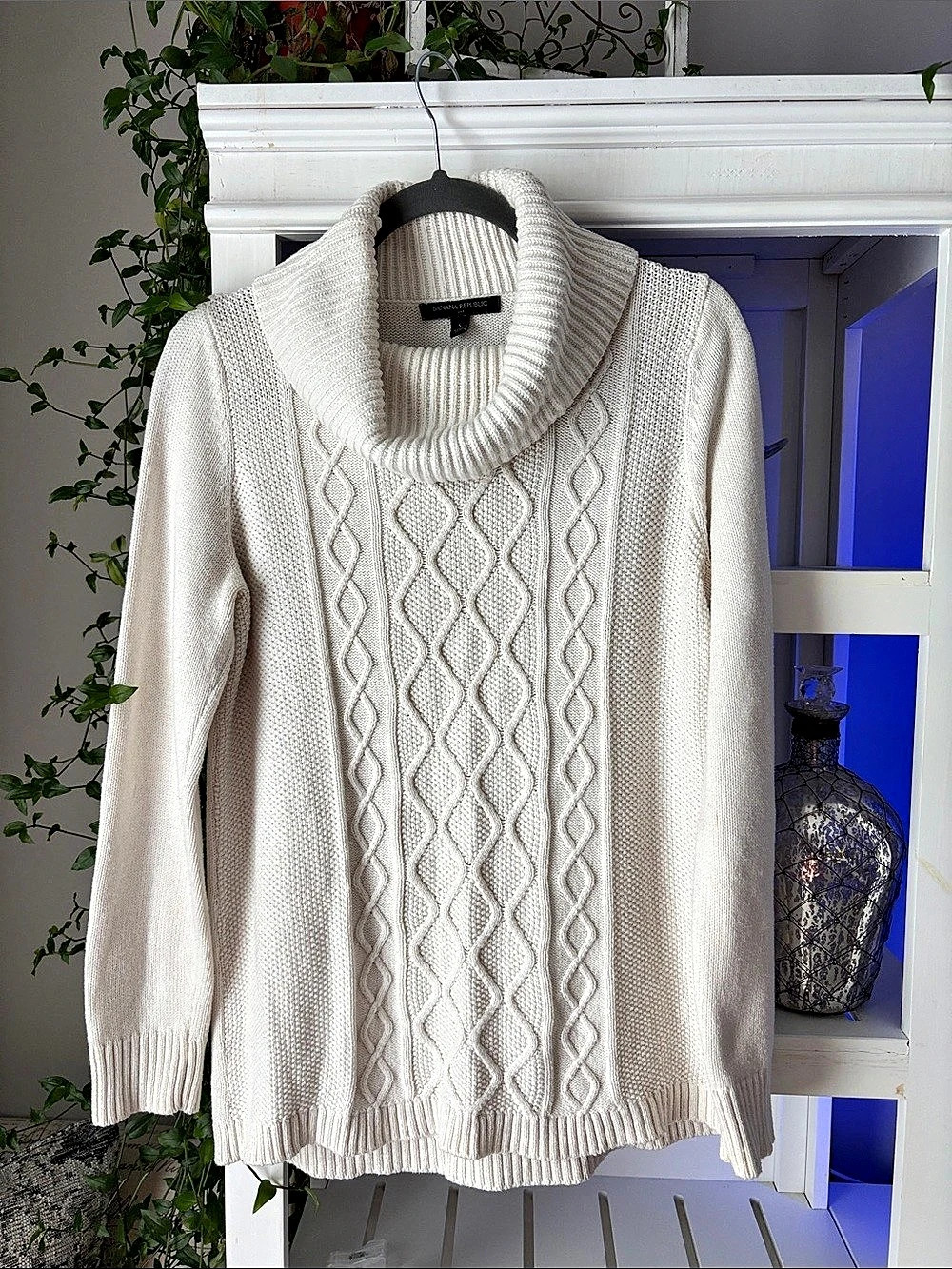 Banana Republic Cable Knit Cowl Neck Sweater in Cream Size Small Like New